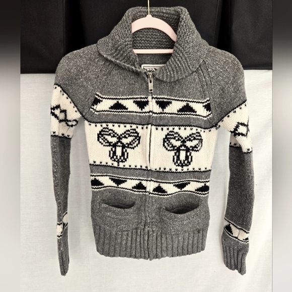 TNA Sweaters - TNA Classic Knit Zip up sweater